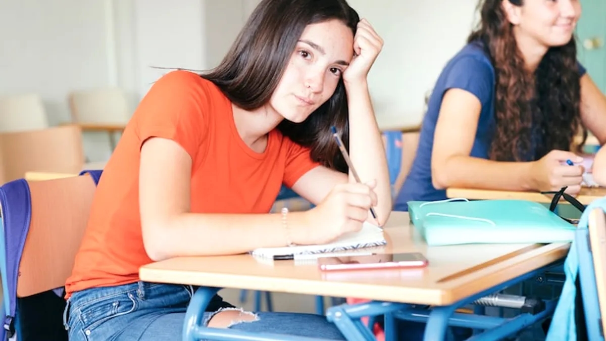 Học hết lớp 12 là bao nhiêu tuổi