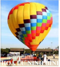 Một khí cầu có lỗ hở phía dưới để áp suất khí trong và ngoài khí cầu như nhau, khi chưa làm nóng không khí trong khí cầu có nhiệt độ bằng  (ảnh 1)